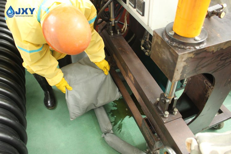 universal spill kits used for emergency spill containment