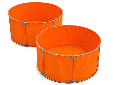 Foldable temporary storage tank for recovered oil-water mixture