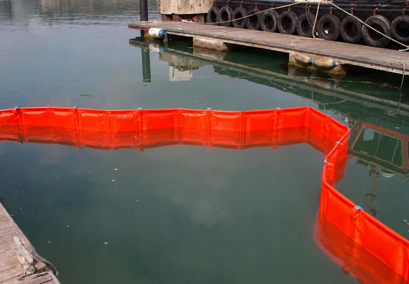 PVC fence oil boom for rapid deployment at marine terminal